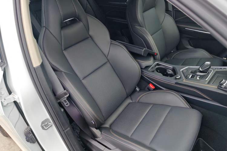 Used Lynk & Co 01 2023 2.0TD Two-Wheel Drive Pro Trim Right Front Seat