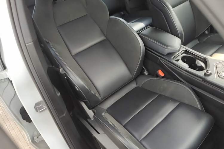 Used Lynk & Co 01 2023 1.5TD EM-F AM Right Front Seat