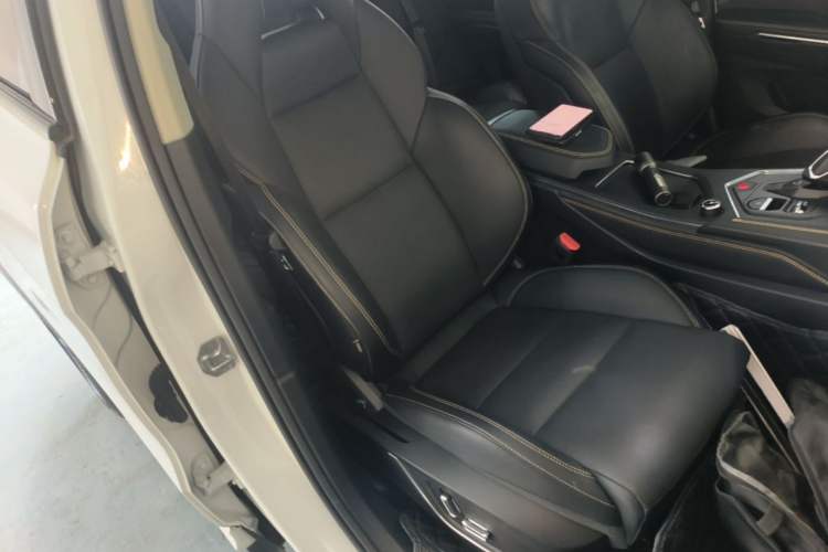 Used Lynk & Co 01 2023 2.0TD Two-Wheel Drive Pro Trim Right Front Seat