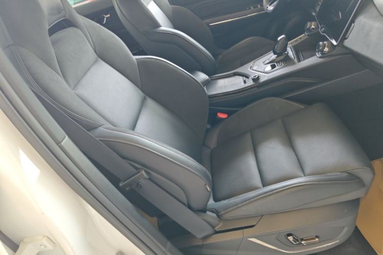 Used Lynk & Co 01 2023 1.5TD EM-F PM Right Front Seat