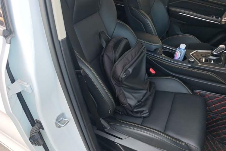 Used Lynk & Co 01 2023 2.0TD Two-Wheel Drive Pro Trim Right Front Seat
