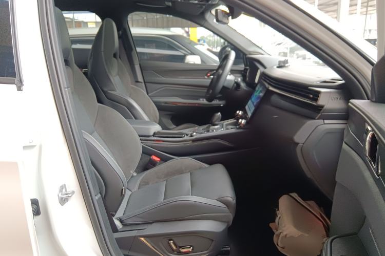 Used Lynk & Co 01 2023 1.5TD EM-F PM Right Front Seat