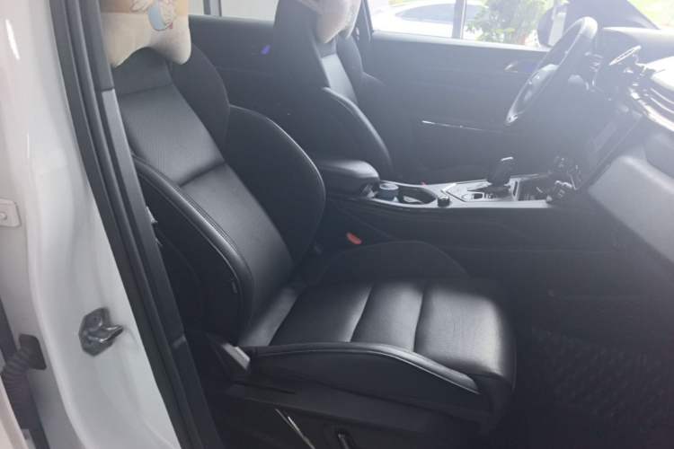 Used Lynk & Co 01 2023 2.0TD Four-Wheel Drive HypeHalo Right Front Seat