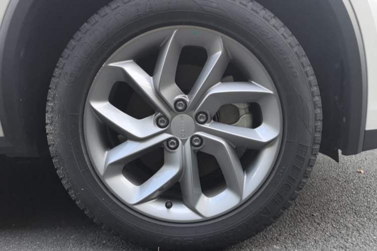 Used Lynk & Co 01 2023 2.0TD Two-Wheel Drive Pro Trim Right Front Wheel Hub