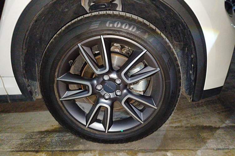Used Lynk & Co 01 2023 2.0TD Two-Wheel Drive Pro Trim Right Front Wheel Hub