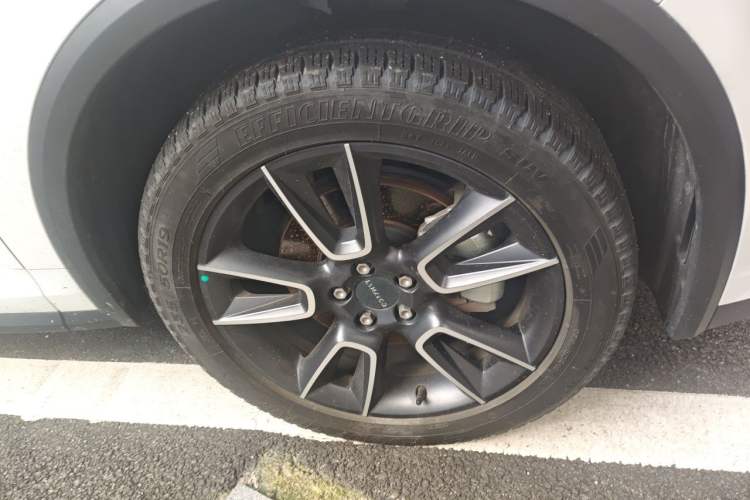 Used Lynk & Co 01 2023 2.0TD Two-Wheel Drive Pro Trim Right Front Wheel Hub