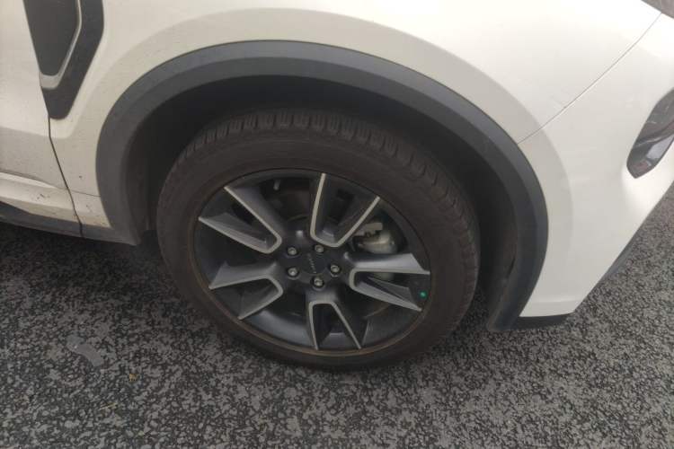 Used Lynk & Co 01 2023 2.0TD Two-Wheel Drive Pro Trim Right Front Wheel Hub