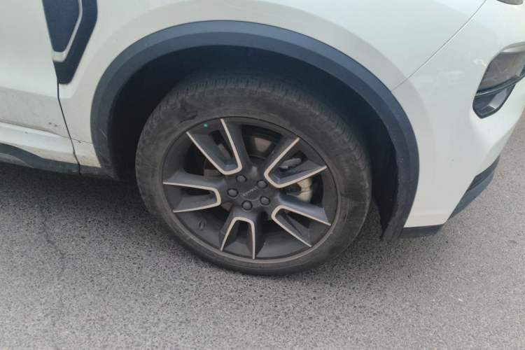 Used Lynk & Co 01 2023 2.0TD Two-Wheel Drive Pro Trim Right Front Wheel Hub