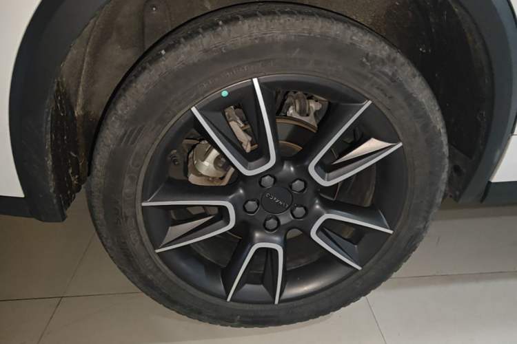 Used Lynk & Co 01 2023 2.0TD Two-Wheel Drive Pro Trim Right Rear Wheel Hub