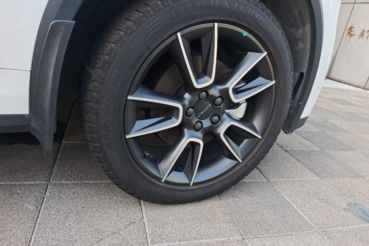 Used Lynk & Co 01 2023 2.0TD Two-Wheel Drive Pro Trim Right Rear Wheel Hub