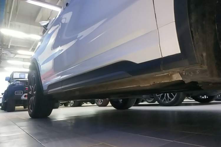 Used Lynk & Co 01 2023 2.0TD Two-Wheel Drive Pro Trim Right Side Sill