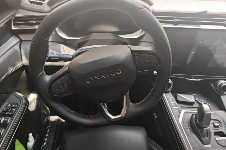 Used Lynk & Co 01 2023 2.0TD Two-Wheel Drive Pro Trim Steering Wheel