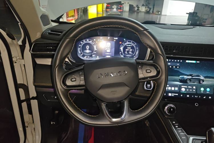 Used Lynk & Co 01 2023 2.0TD Two-Wheel Drive Pro Trim Steering Wheel