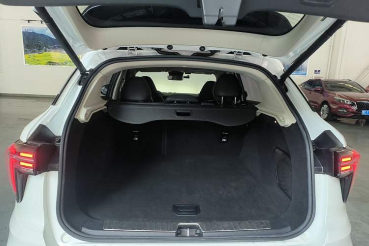 Used Lynk & Co 01 2023 2.0TD Two-Wheel Drive Pro Trim Trunk