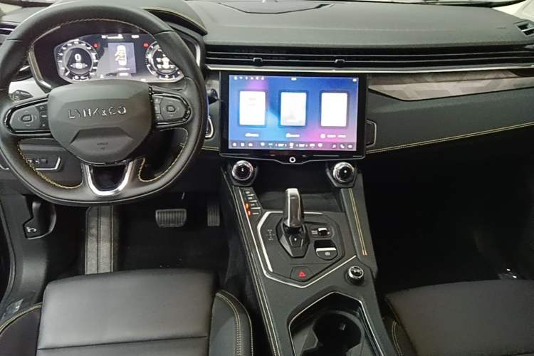Used Lynk & Co 01 2024 2.0TD Two-Wheel-Drive Global Edition Center Console