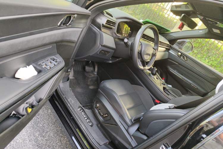 Used Lynk & Co 01 2024 2.0TD Four-Wheel Drive Dark Night Edition Driver Seat