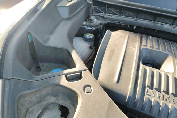 Used Lynk & Co 01 2024 2.0TD Four-Wheel Drive Dark Night Edition Engine Bay Right