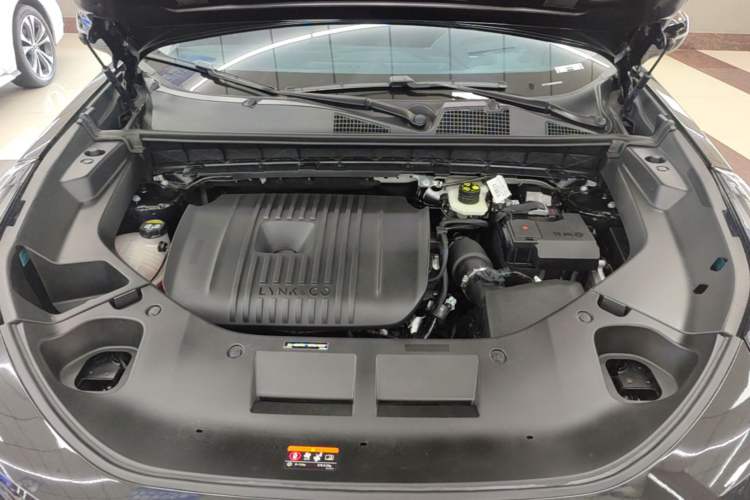 Used Lynk & Co 01 2024 2.0TD Two-Wheel Drive Global Pro Engine Bay