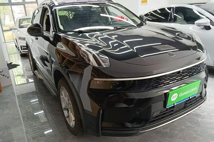 Used Lynk & Co 01 2024 2.0TD Two-Wheel-Drive Global Edition Front Right 45 Deg