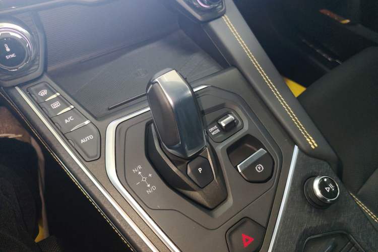 Used Lynk & Co 01 2024 2.0TD Two-Wheel Drive Global Pro Gear Lever