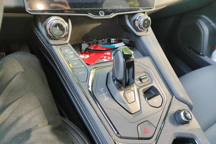 Used Lynk & Co 01 2024 2.0TD Four-Wheel Drive Dark Night Edition Gear Lever