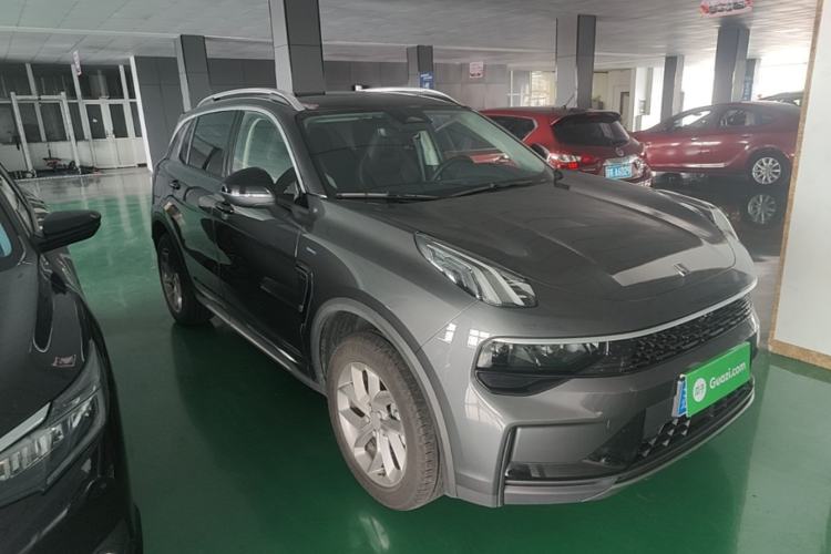 Used Lynk & Co 01 2024 2.0TD Two-Wheel-Drive Global Edition Front Right 45 Deg