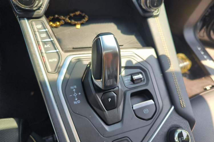 Used Lynk & Co 01 2024 2.0TD Two-Wheel Drive Global Pro Gear Lever