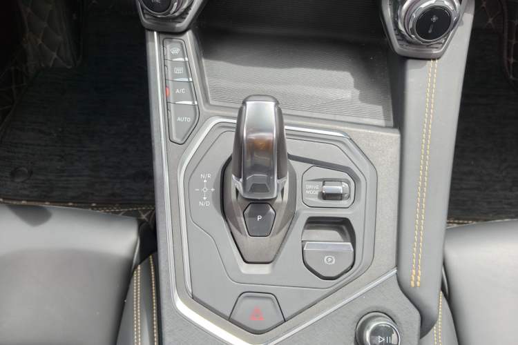 Used Lynk & Co 01 2024 2.0TD Two-Wheel-Drive Global Edition Interior 12