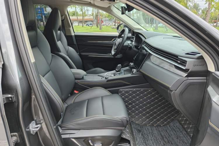Used Lynk & Co 01 2024 2.0TD Two-Wheel-Drive Global Edition Interior 6