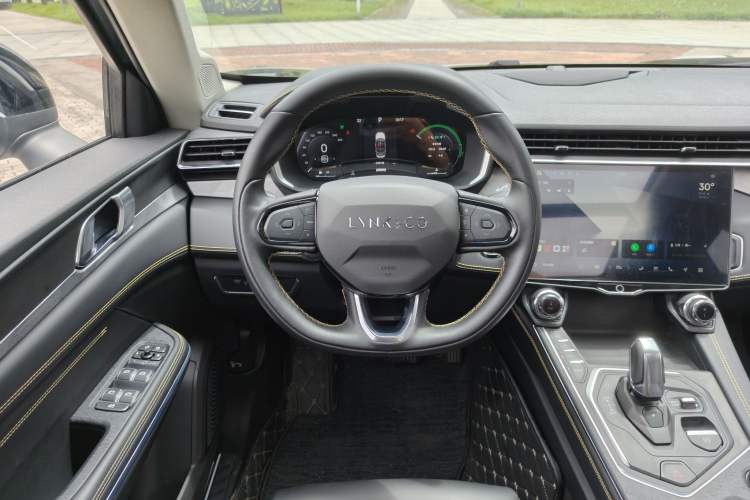 Used Lynk & Co 01 2024 2.0TD Two-Wheel-Drive Global Edition Interior 8