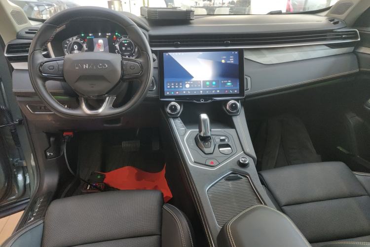 Used Lynk & Co 01 2024 2.0TD Two-Wheel Drive Global Pro Center Console