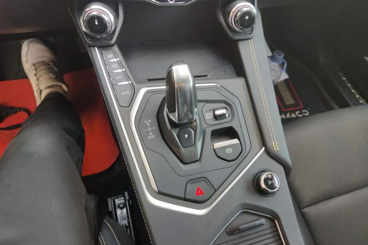 Used Lynk & Co 01 2024 2.0TD Two-Wheel Drive Global Pro Gear Lever