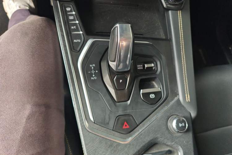 Used Lynk & Co 01 2024 2.0TD Two-Wheel Drive Global Pro Gear Lever