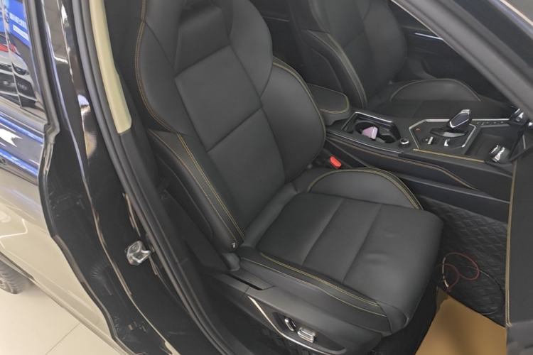 Used Lynk & Co 01 2024 2.0TD Two-Wheel Drive Global Pro Right Front Seat