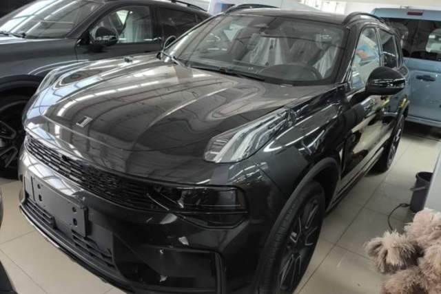 Ojetý Lynk & Co 01 2025 2.0TD Two-Wheel Drive Refreshed Pro Version