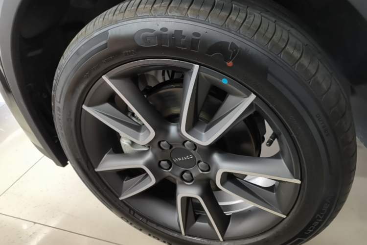 Used Lynk & Co 01 2025 2.0TD Two-Wheel Drive Refreshed Pro Version Exterior 4