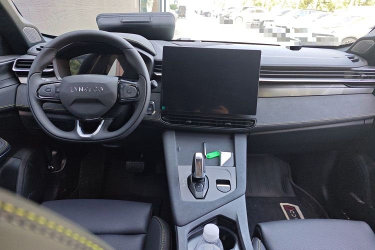 Used Lynk & Co 01 2025 2.0TD Two-Wheel Drive Refreshed Pro Version Center Console