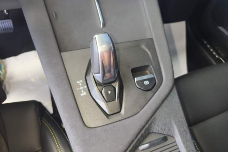Used Lynk & Co 01 2025 2.0TD Two-Wheel Drive Refreshed Pro Version Gear Lever