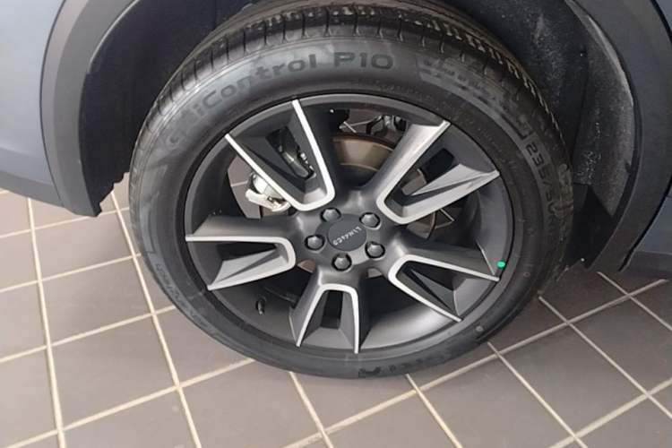 Used Lynk & Co 01 2025 2.0TD Two-Wheel Drive Refreshed Pro Version Exterior 5