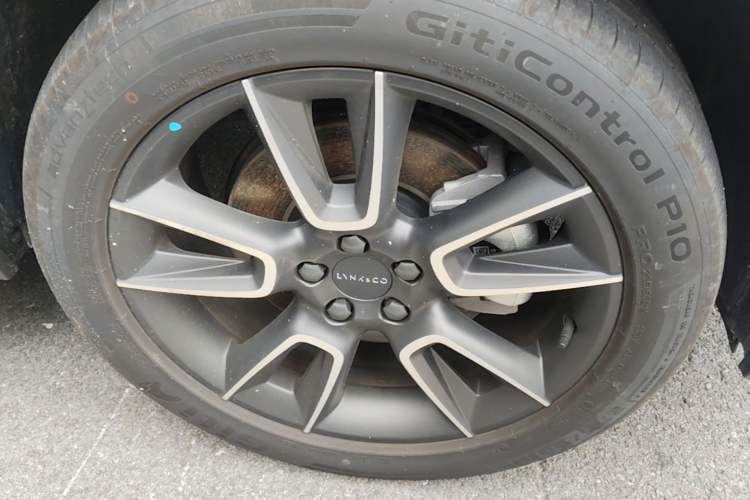 Used Lynk & Co 01 2025 2.0TD Two-Wheel Drive Refreshed Pro Version Right Front Wheel Hub