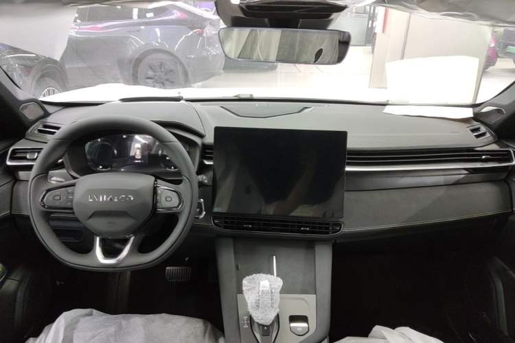 Used Lynk & Co 01 2025 2.0TD Two-Wheel Drive Refreshed Pro Version Center Console