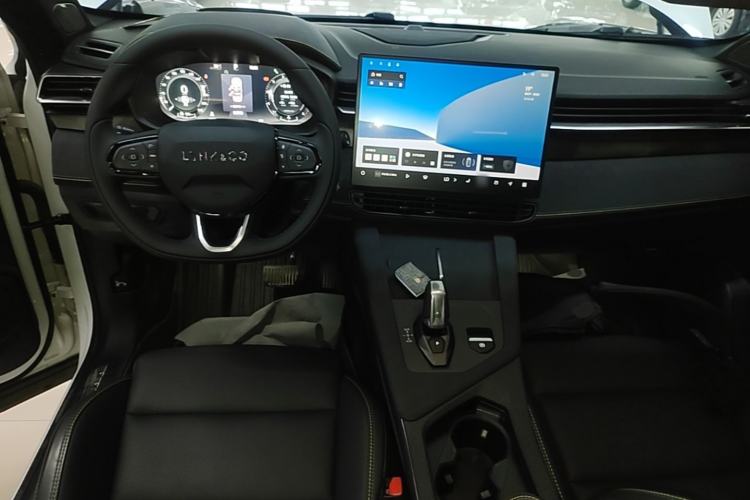 Used Lynk & Co 01 2025 2.0TD Two-Wheel Drive Refreshed Pro Version Center Console