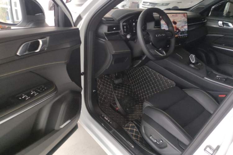 Used Lynk & Co 01 2025 2.0TD Two-Wheel Drive Refreshed Pro Version Driver Seat