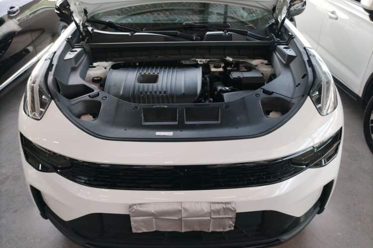 Used Lynk & Co 01 2025 2.0TD All-Wheel Drive Refreshed Pro Version Engine Bay