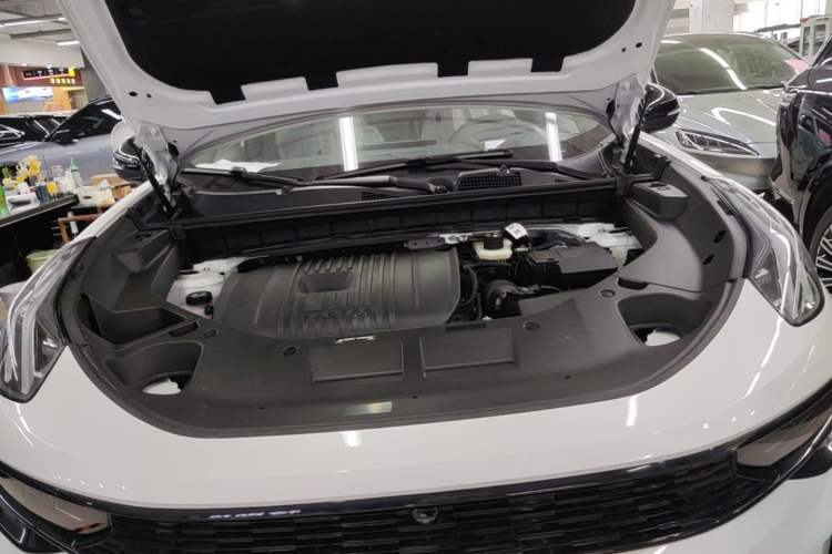 Used Lynk & Co 01 2025 2.0TD Two-Wheel Drive Refreshed Pro Version Engine Bay