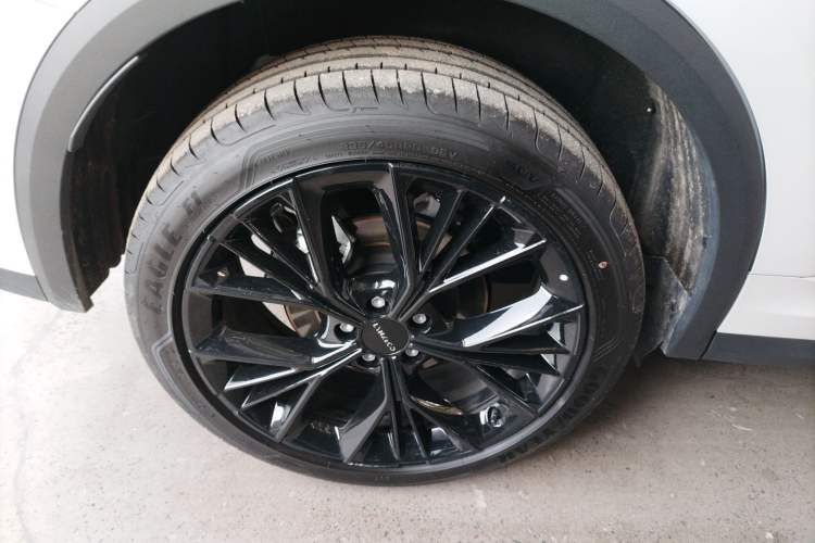 Used Lynk & Co 01 2025 2.0TD All-Wheel Drive Refreshed Pro Version Exterior 3