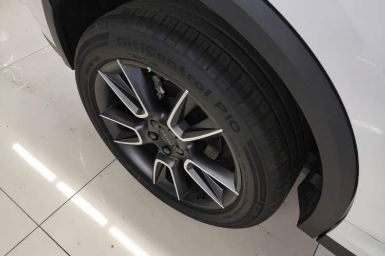 Used Lynk & Co 01 2025 2.0TD Two-Wheel Drive Refreshed Pro Version Exterior 5