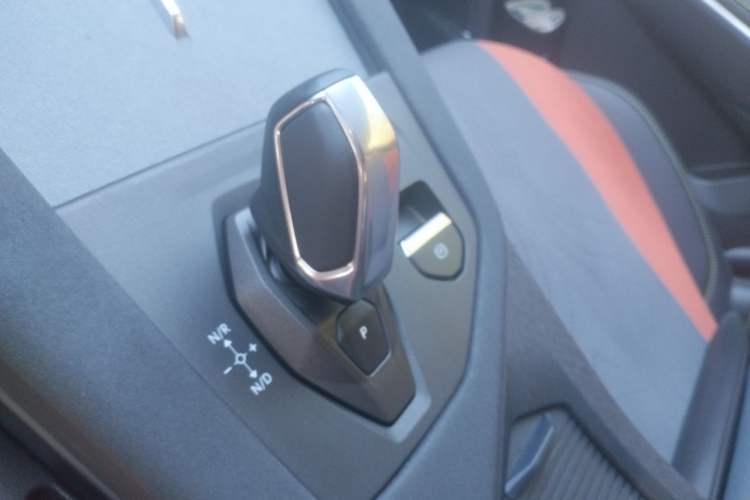 Used Lynk & Co 01 2025 2.0TD Two-Wheel Drive Refreshed Pro Version Gear Lever