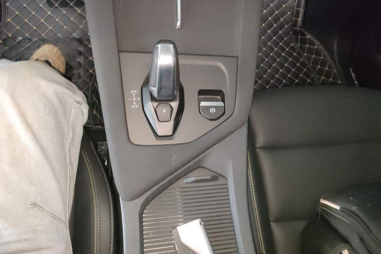 Used Lynk & Co 01 2025 2.0TD Two-Wheel Drive Refreshed Pro Version Gear Lever