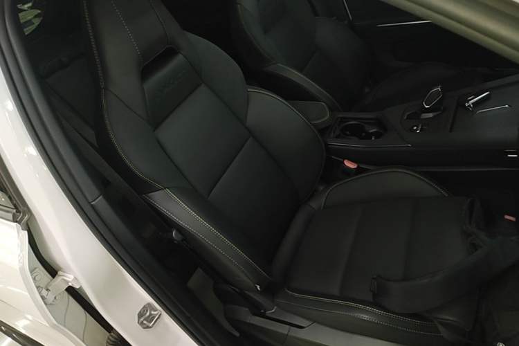 Used Lynk & Co 01 2025 2.0TD Two-Wheel Drive Refreshed Pro Version Right Front Seat